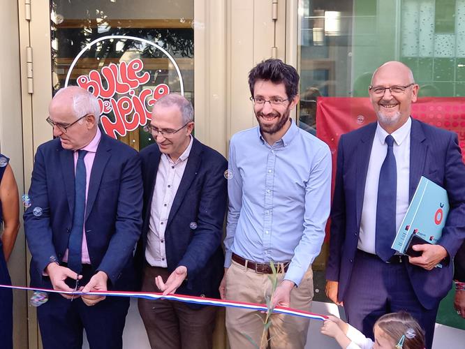 Inauguration crèche bulle de neige